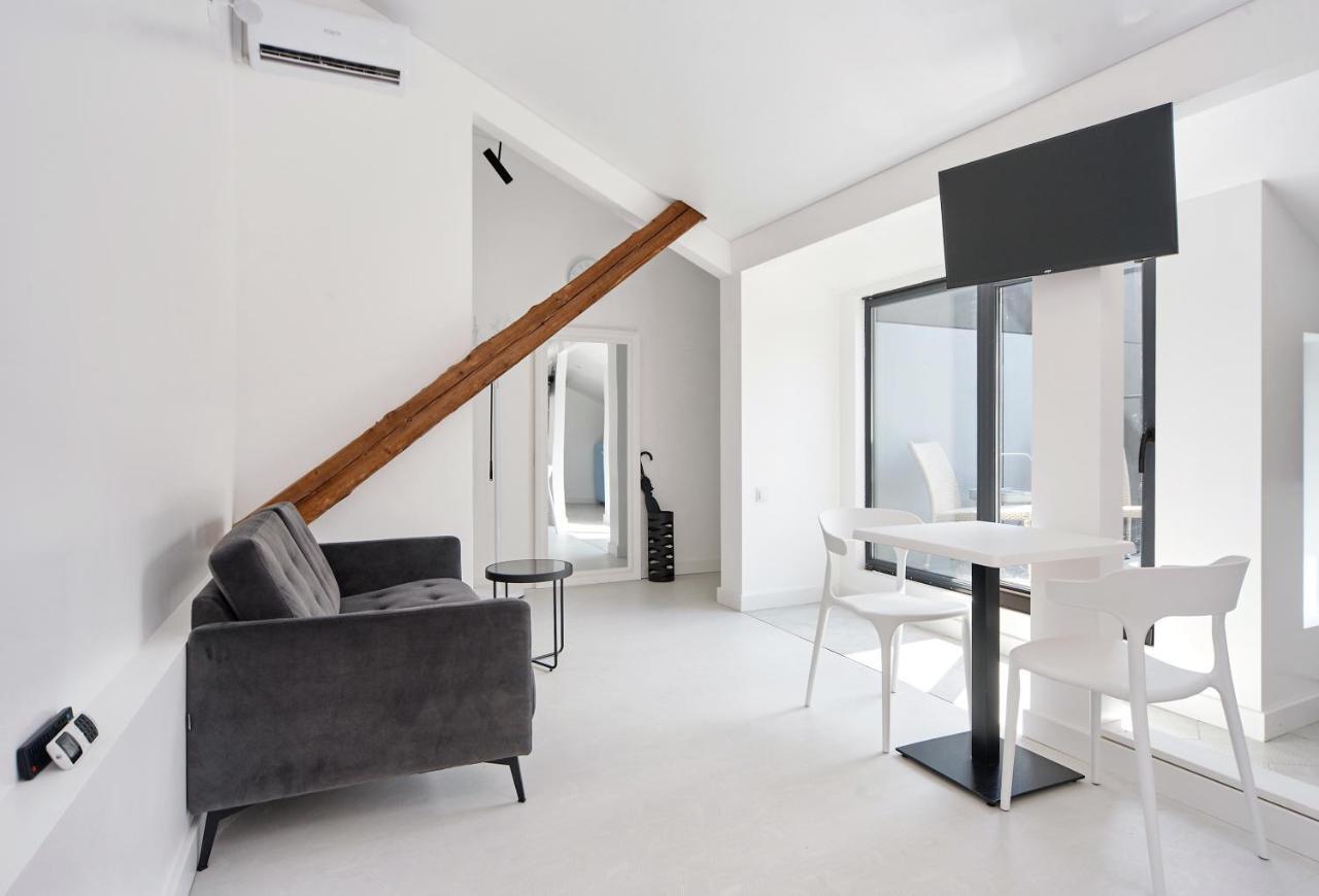 White Door Mansard Heart Of 2 *