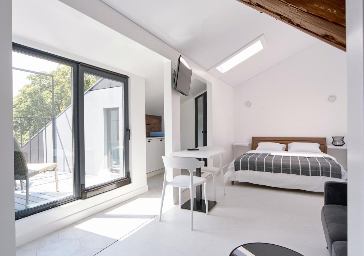Apartament White Door Mansard Heart Of 2