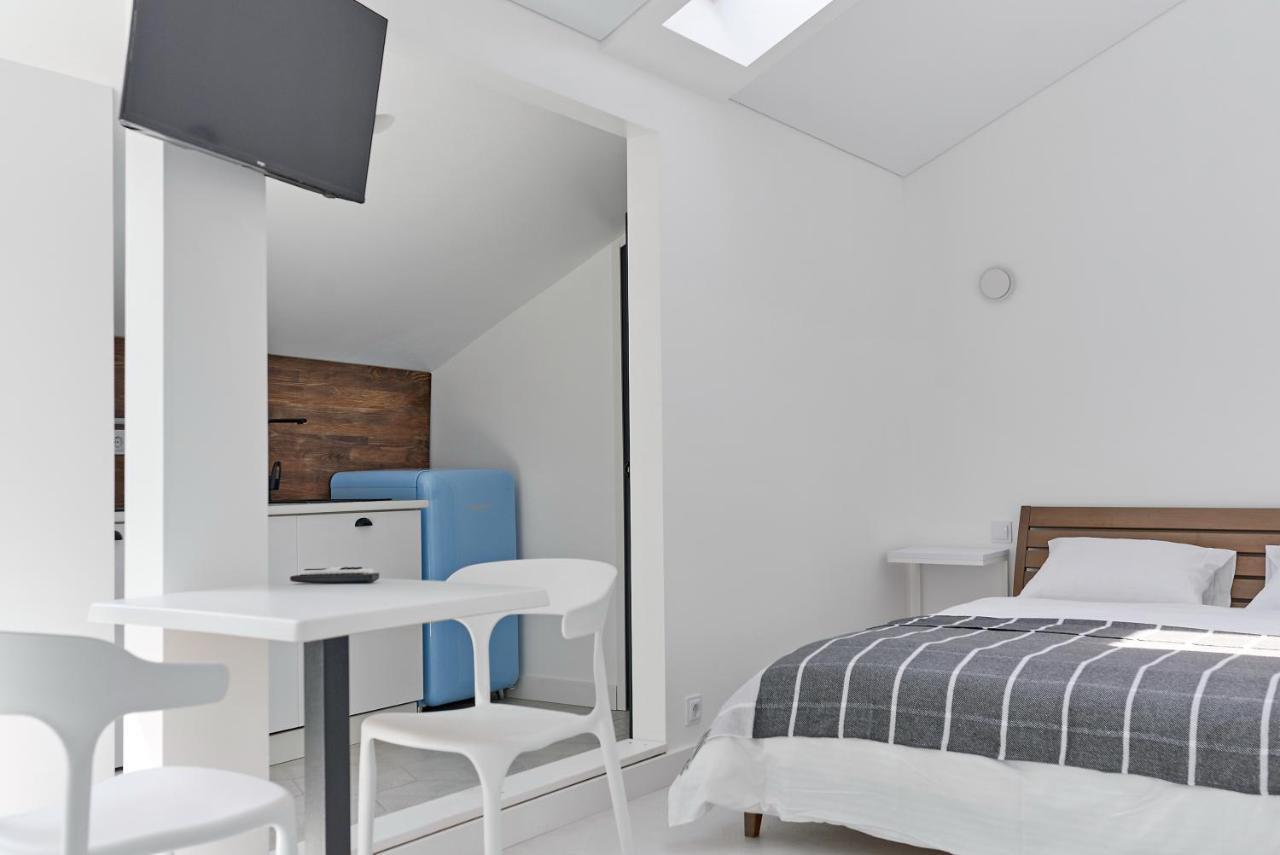 White Door Mansard Heart Of 2 Apartament Odessa