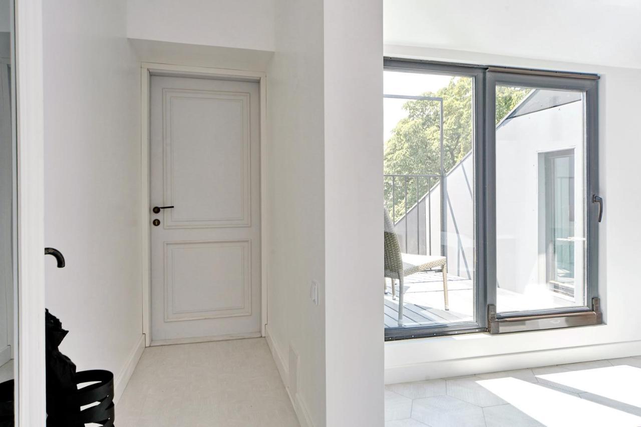 White Door Mansard Heart Of 2 Apartament *