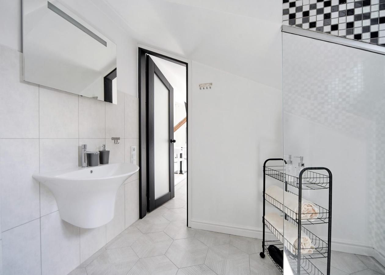 Apartament White Door Mansard Heart Of 2