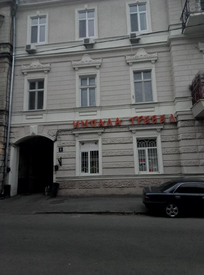 White Door Mansard Heart Of 2 Apartament