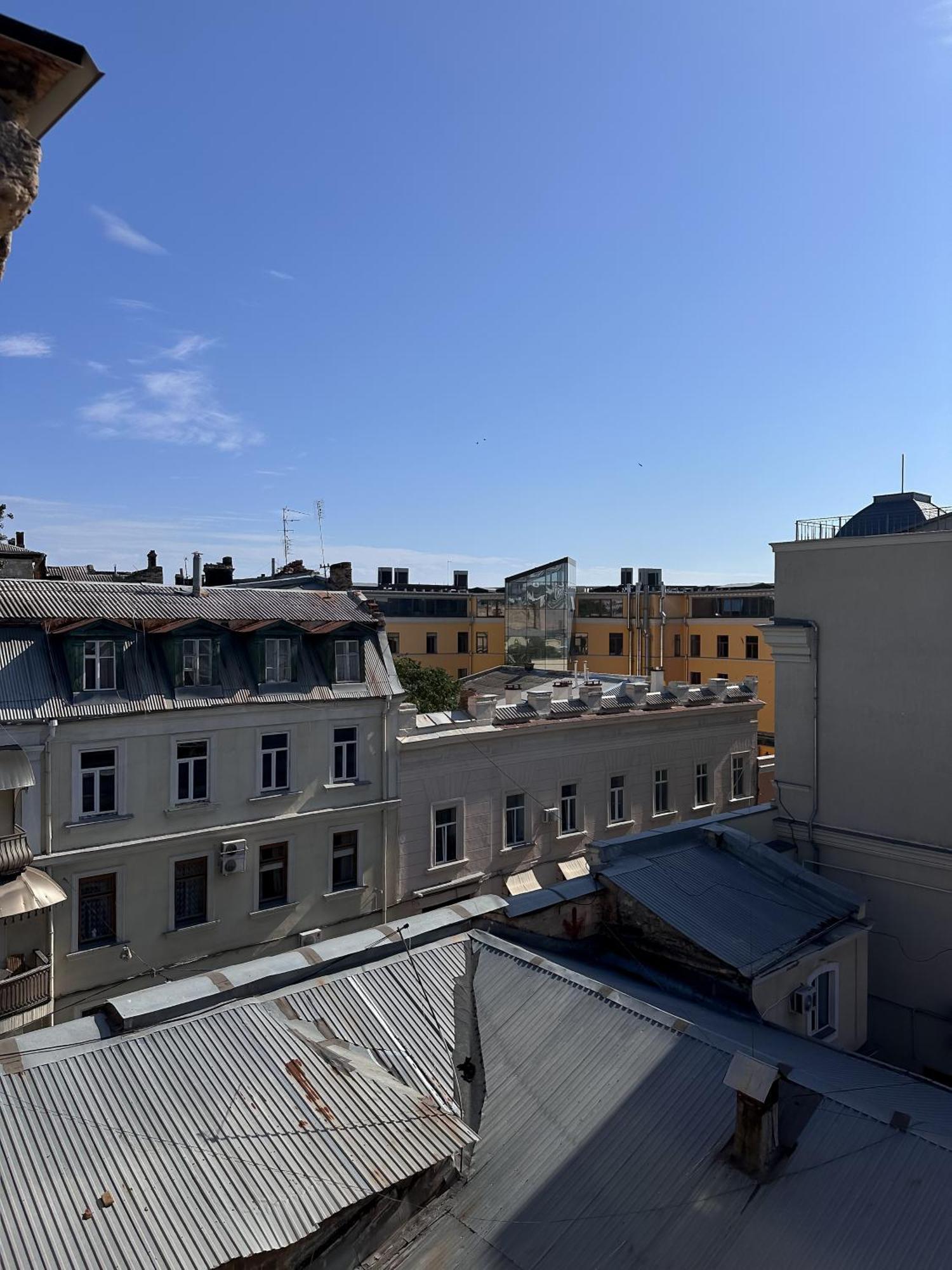 Apartament White Door Mansard Heart Of 2 Odessa